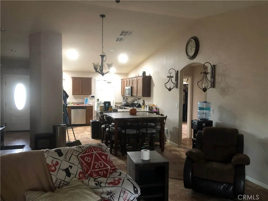 6855 Manzanita Avenue, 29 Palms, California 92277 home-pic-2