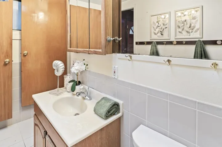 868 Serra Dr, San Leandro, California 94578