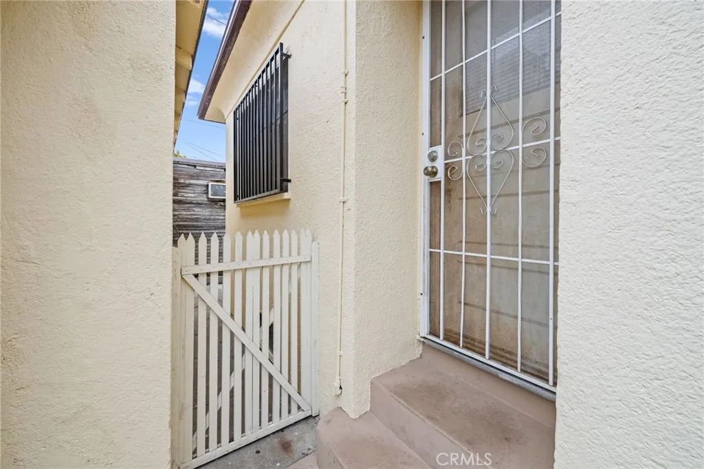1257 W 60th Place, Los Angeles, California 90044 home-pic-49