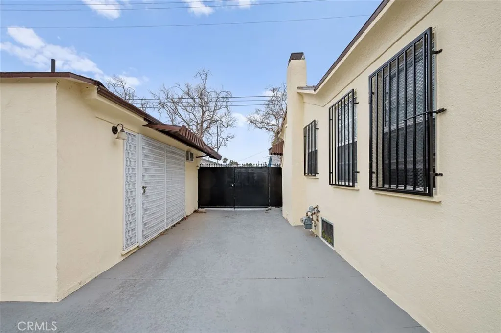 1257 W 60th Place, Los Angeles, California 90044 home-pic-29