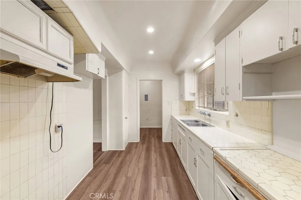 1257 W 60th Place, Los Angeles, California 90044 home-pic-11