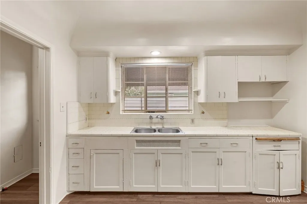 1257 W 60th Place, Los Angeles, California 90044 home-pic-12