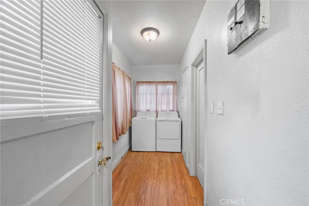 1257 W 60th Place, Los Angeles, California 90044 home-pic-39