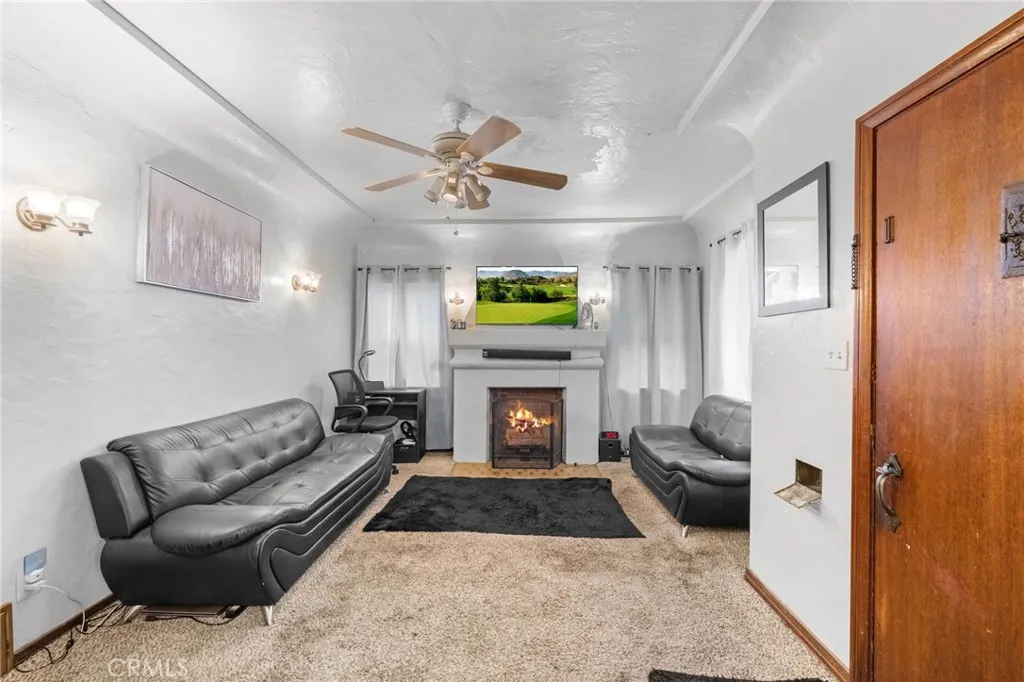 1257 W 60th Place, Los Angeles, California 90044 home-pic-40