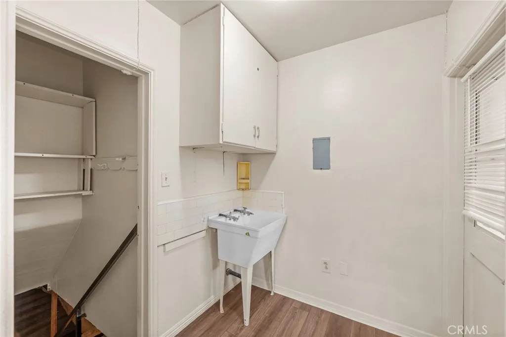 1257 W 60th Place, Los Angeles, California 90044 home-pic-14