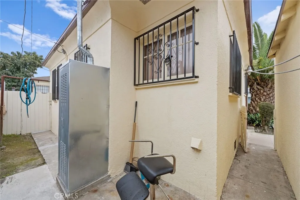 1257 W 60th Place, Los Angeles, California 90044 home-pic-50