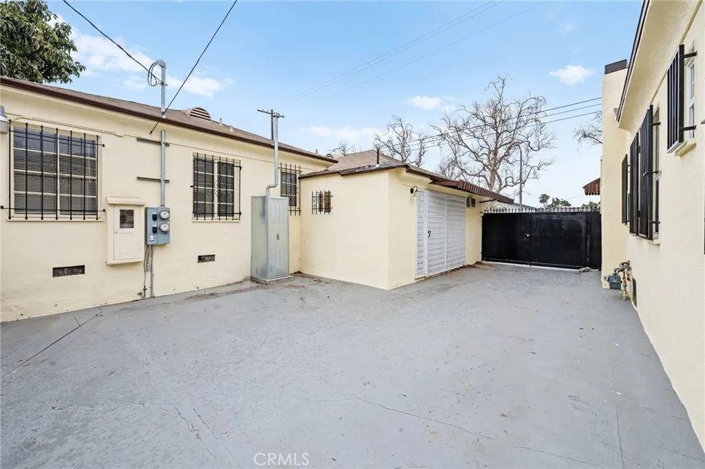 1257 W 60th Place, Los Angeles, California 90044 home-pic-31