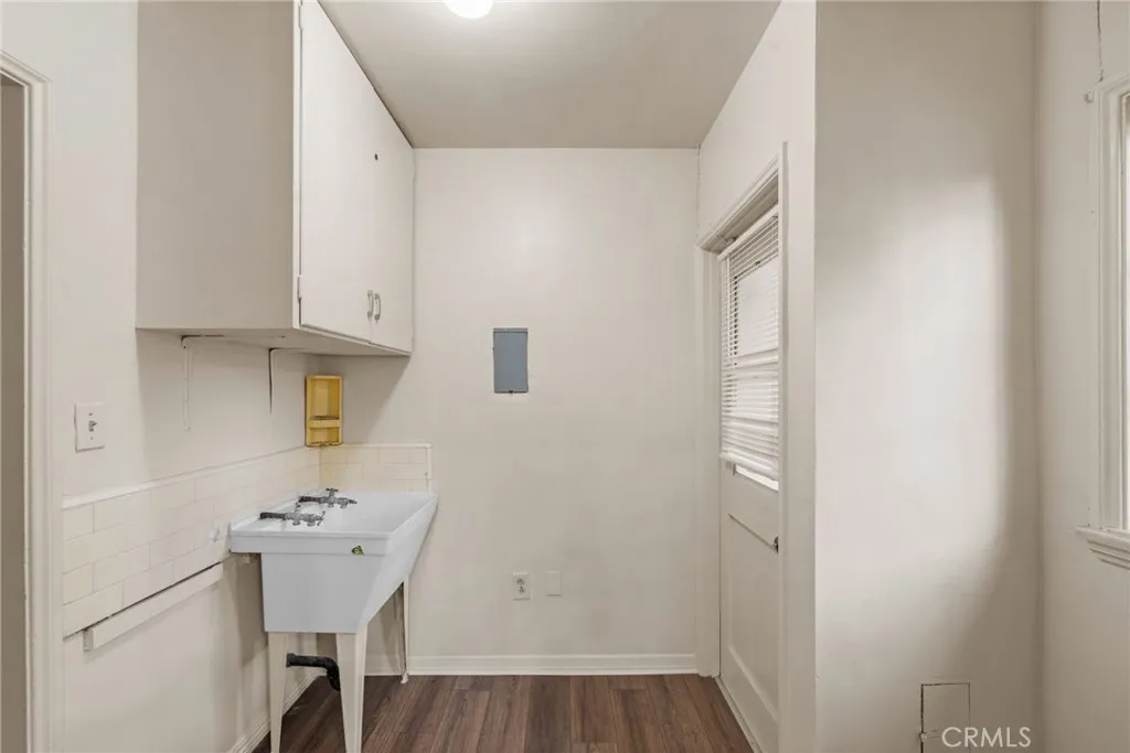 1257 W 60th Place, Los Angeles, California 90044 home-pic-13