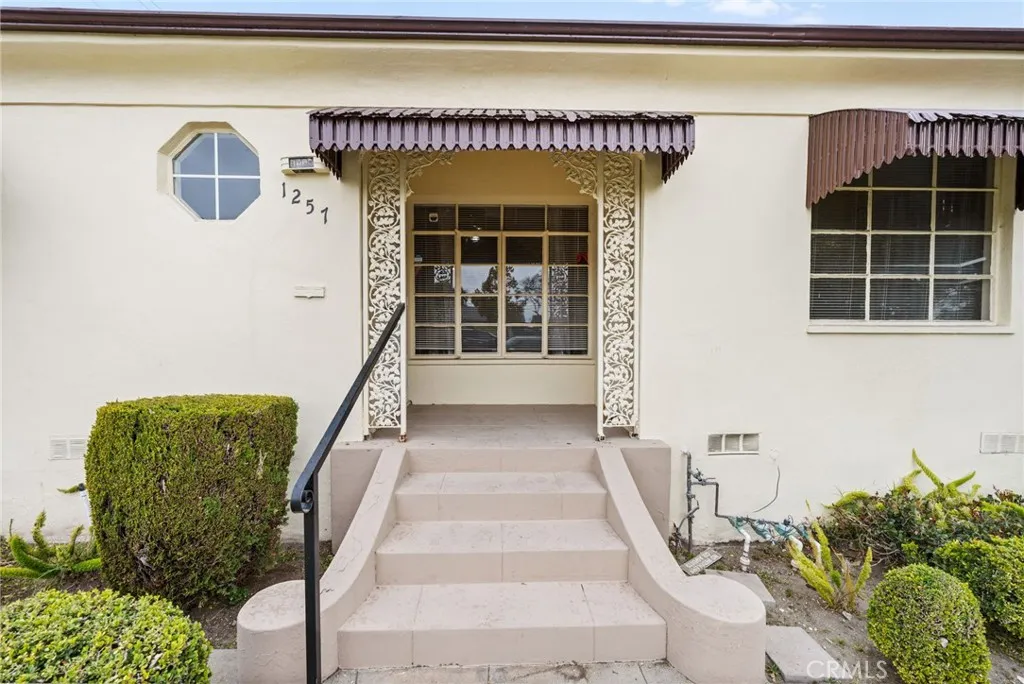 1257 W 60th Place, Los Angeles, California 90044 home-pic-2