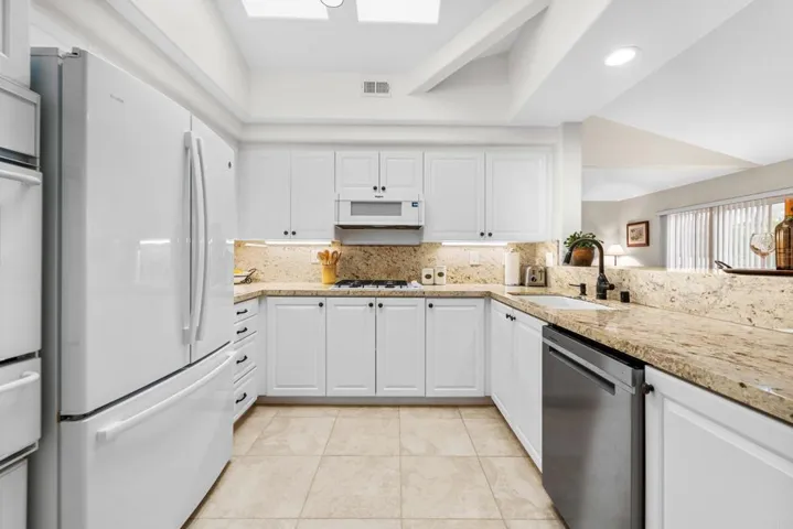 8609 Via Mallorca E, La Jolla, California 92037