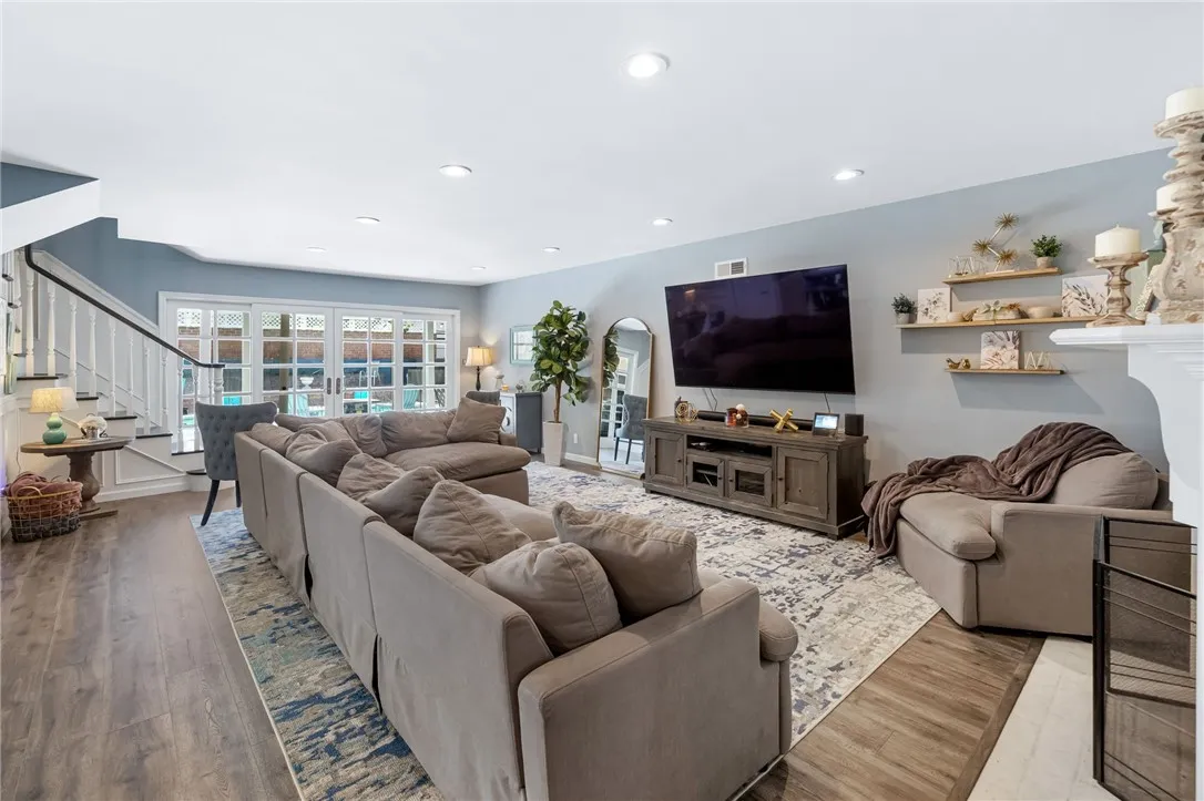 942 University Avenue, Burbank, California 91504 home-pic-3