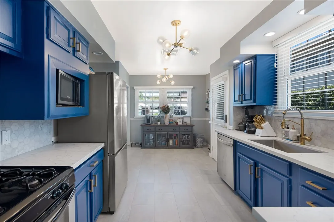 942 University Avenue, Burbank, California 91504 home-pic-9