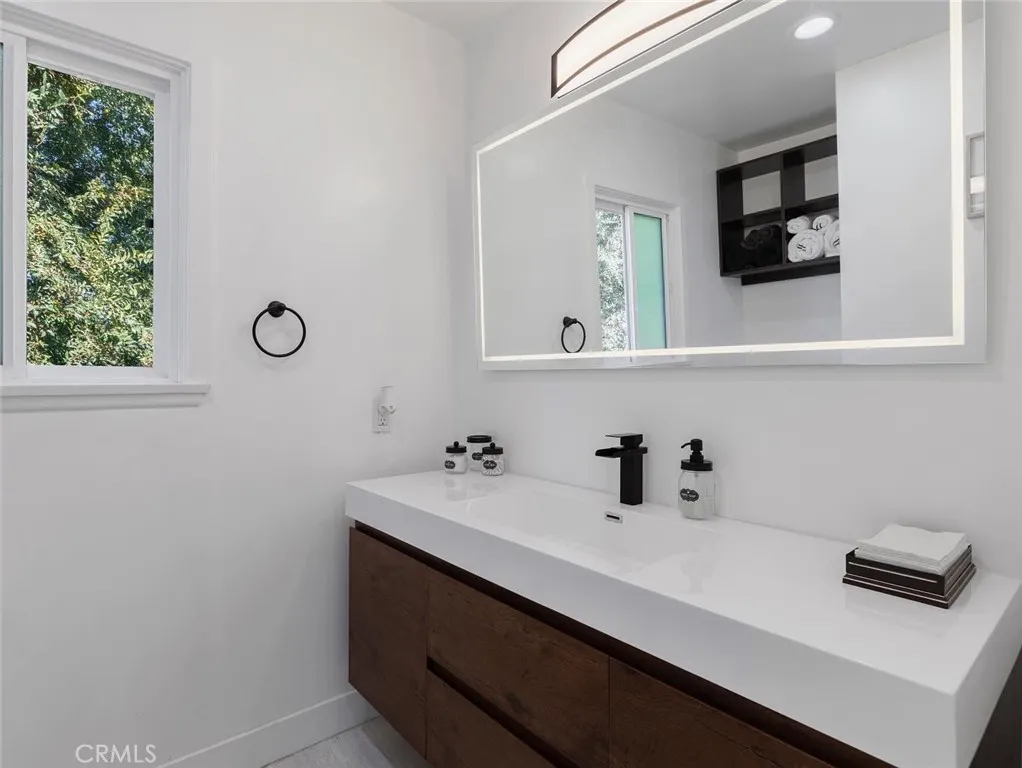 610 E. Fairview, Inglewood, California 90302 home-pic-18