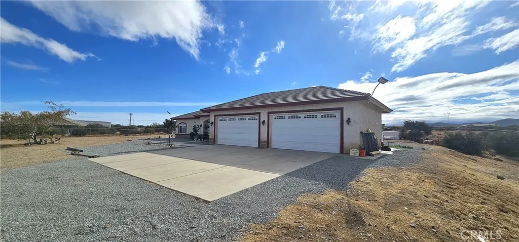 7445 Cedar Street, Phelan, California 92371 home-pic-5