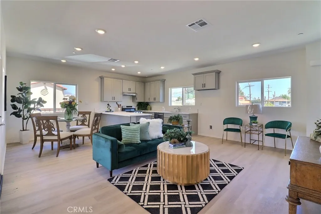 1630 W Mission Boulevard 101, Pomona, California 91766, 3 Bedrooms Bedrooms, ,2 BathroomsBathrooms,Residential Lease,For Rent,mission,WS25071096