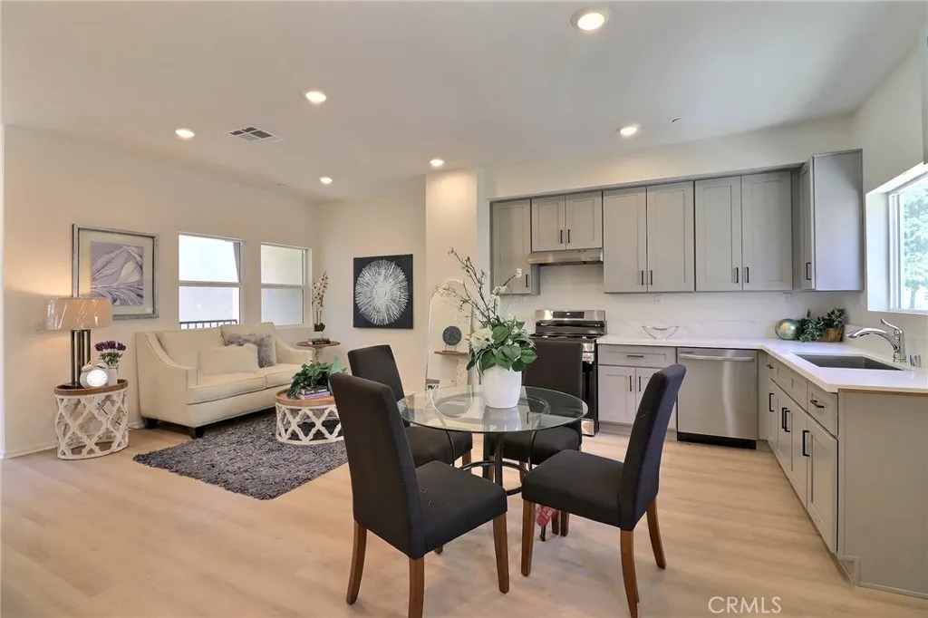 1632 W Mission Boulevard 101, Pomona, California 91766, 2 Bedrooms Bedrooms, ,2 BathroomsBathrooms,Residential Lease,For Rent,mission,WS25071150