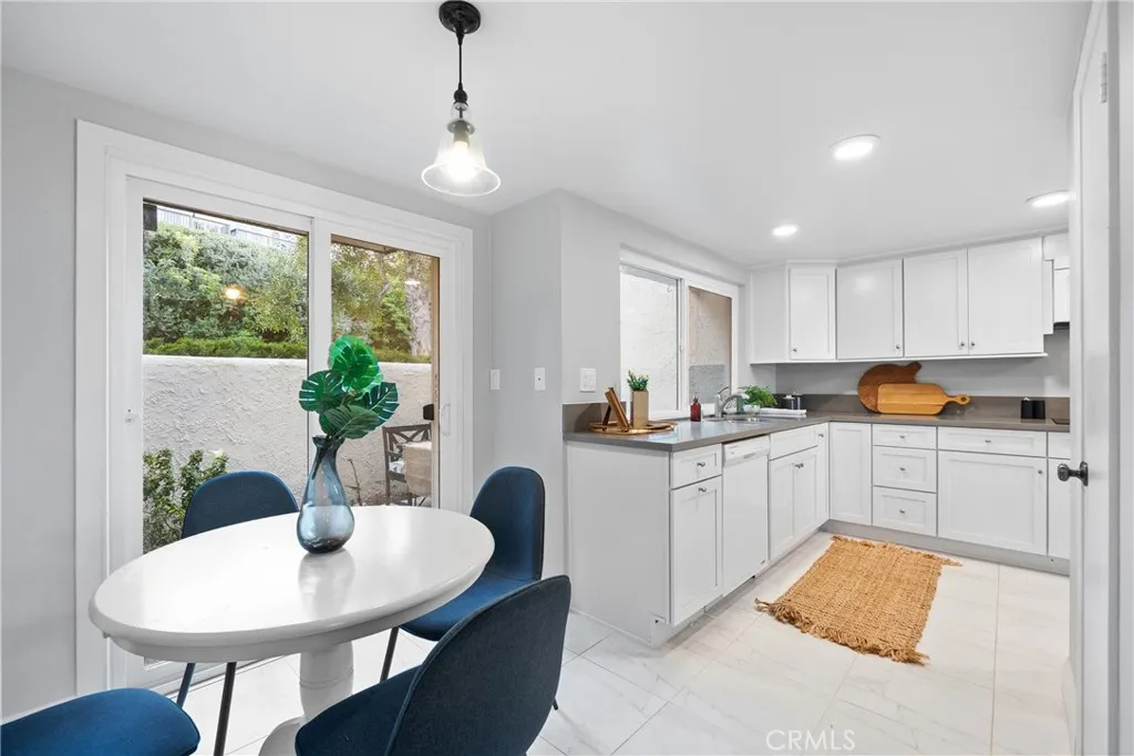 85 Aspen Way, Rolling Hills Estates, California 90274 home-pic-12