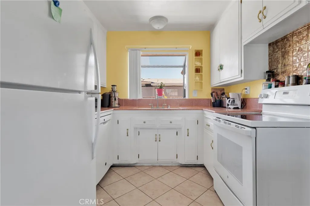 810 Majela Lane, Hemet, California 92543 home-pic-8