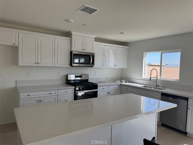 13739 Emery Street, Victorville, California 92392