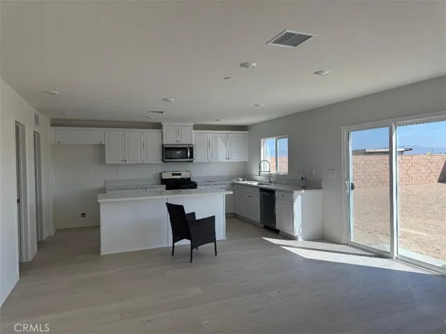 13739 Emery Street, Victorville, California 92392