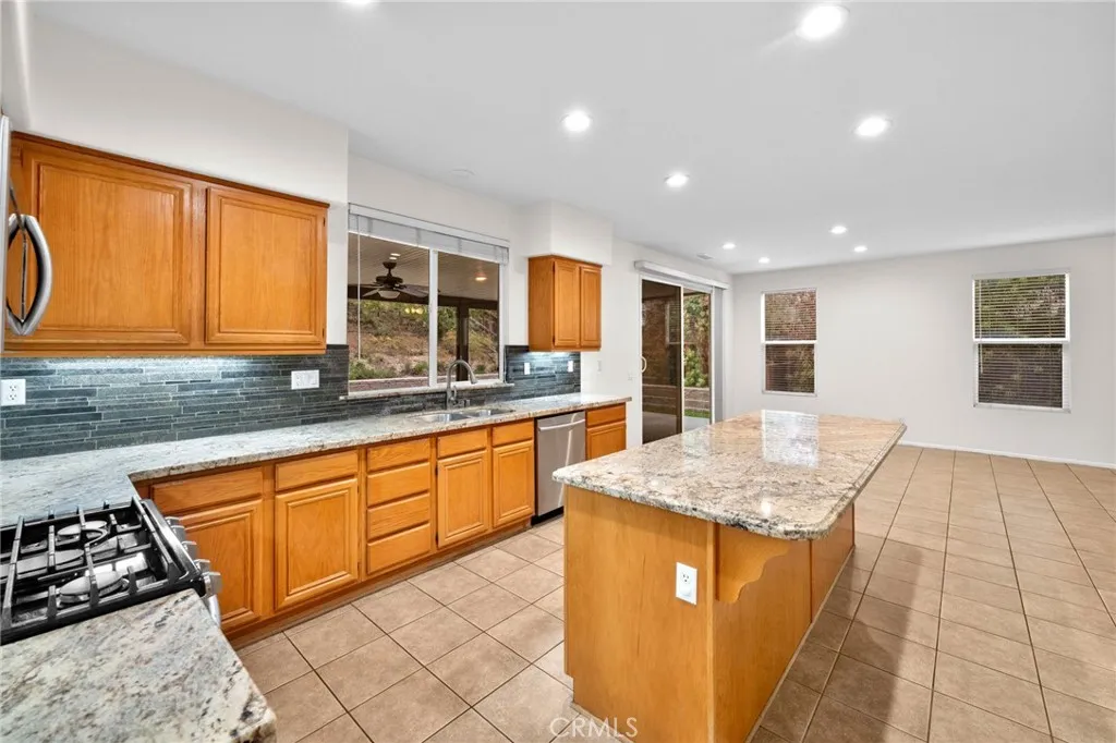 24406 Senna Drive, Wildomar, California 92595 home-pic-18