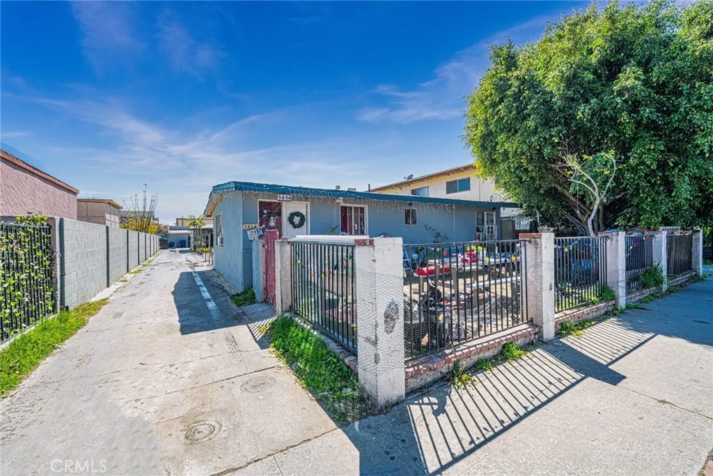 1414 W 224th Street, Torrance, California 90501, ,Residential Income,For Sale,224th,PW25071406