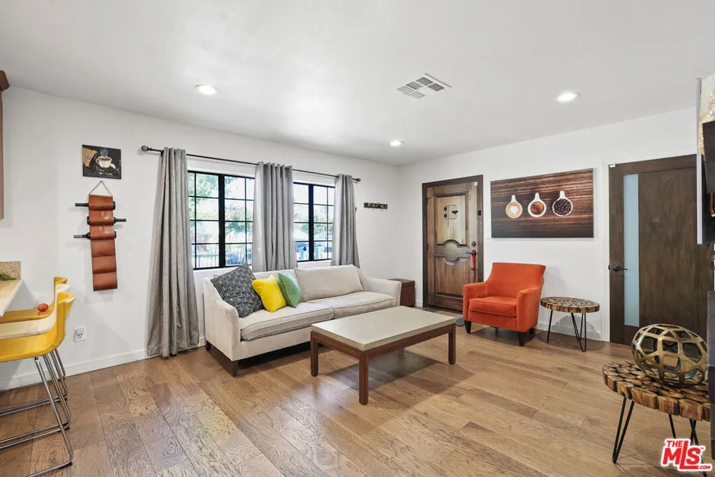 7427 Cleon Avenue, Sun Valley, California 91352 home-pic-9