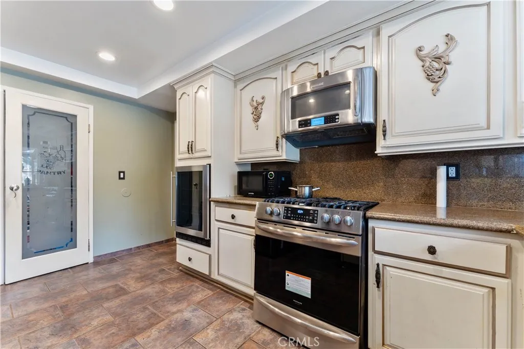 6767 Sandy Lane, Riverside, California 92505 home-pic-10