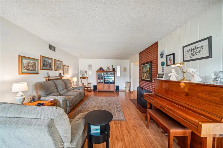 4735 Linwood Place, Riverside, California 92506