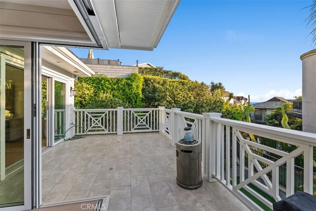 66 S La Senda Drive, Laguna Beach, California 92651 home-pic-17