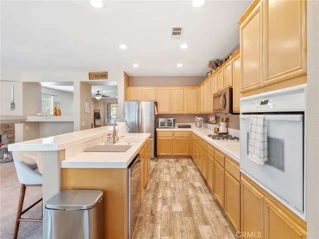 13873 Plantain Street, Hesperia, California 92344