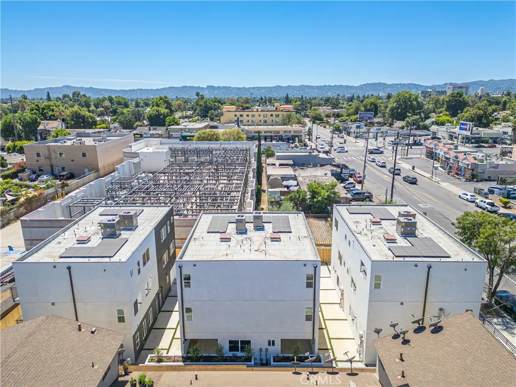 6830 Hazeltine Avenue, Van Nuys, California 91405 home-pic-7