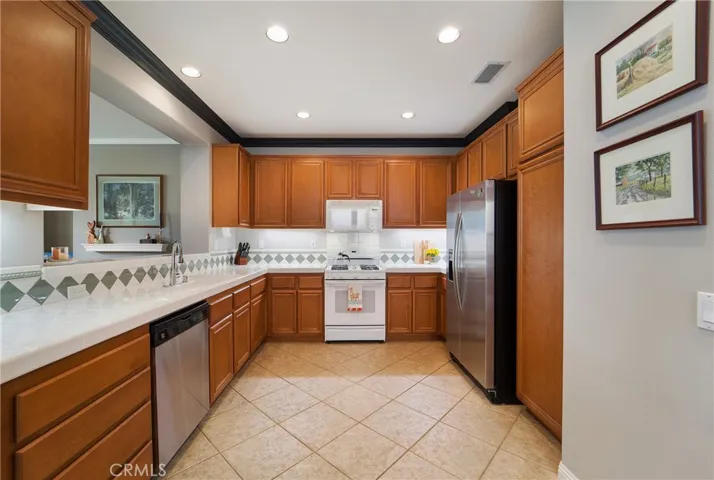 Large, open kitchen with ample storage and fabulous cook space!