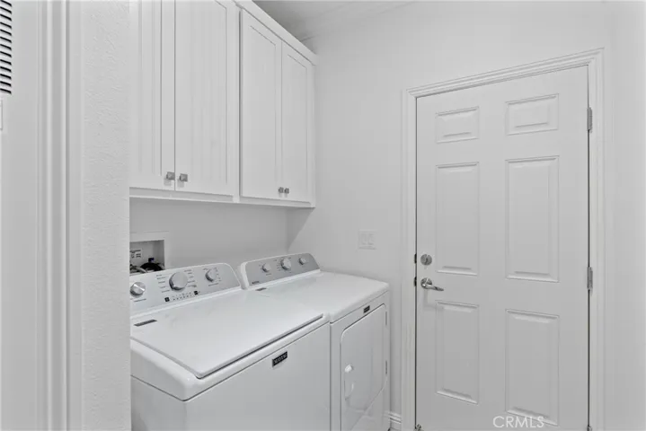 washer & dryer included