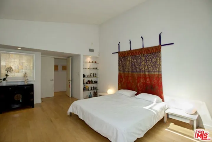 8515 Allenwood Road, Los Angeles, California 90046