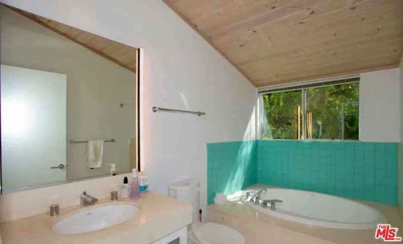 8515 Allenwood Road, Los Angeles, California 90046