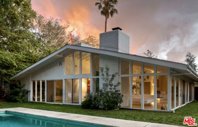8515 Allenwood Road, Los Angeles, California 90046