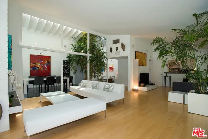 8515 Allenwood Road, Los Angeles, California 90046