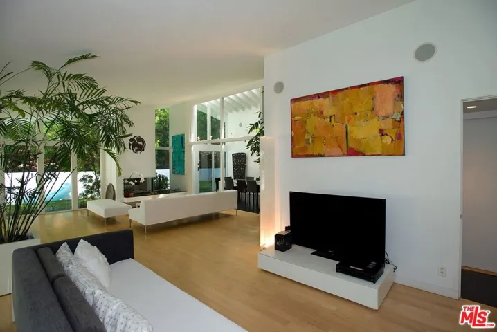 8515 Allenwood Road, Los Angeles, California 90046