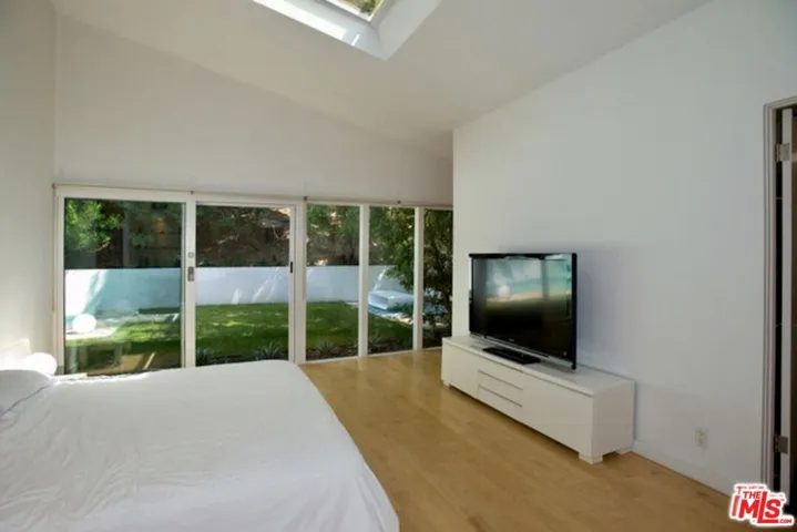 8515 Allenwood Road, Los Angeles, California 90046