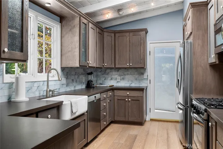 Updated kitchen and appliances