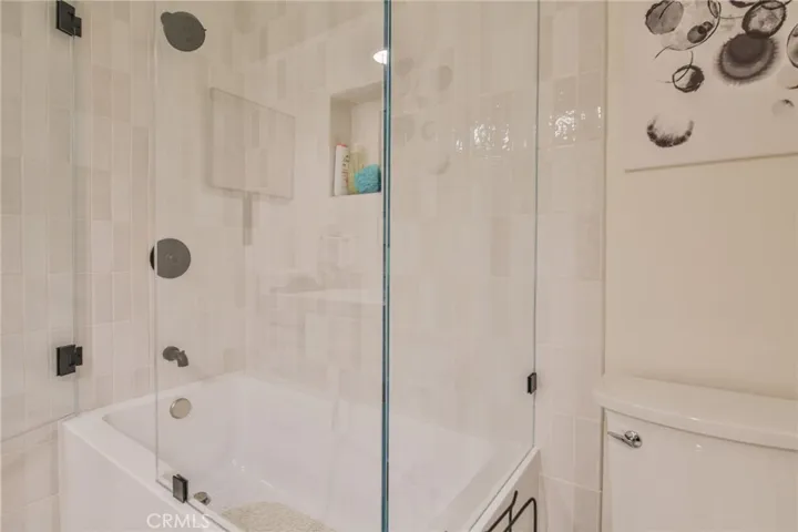 Picture of 2nd bathroom (Bath tub and shower)