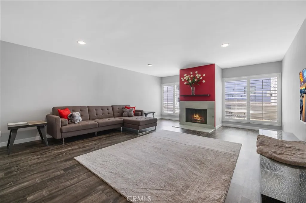 14506 Benefit Street 103, Sherman Oaks, California 91403 home-pic-2