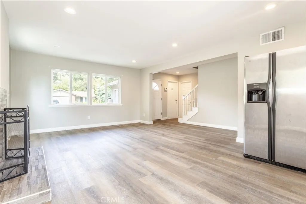 28414 Winterdale Drive, Canyon Country, California 91387 home-pic-4