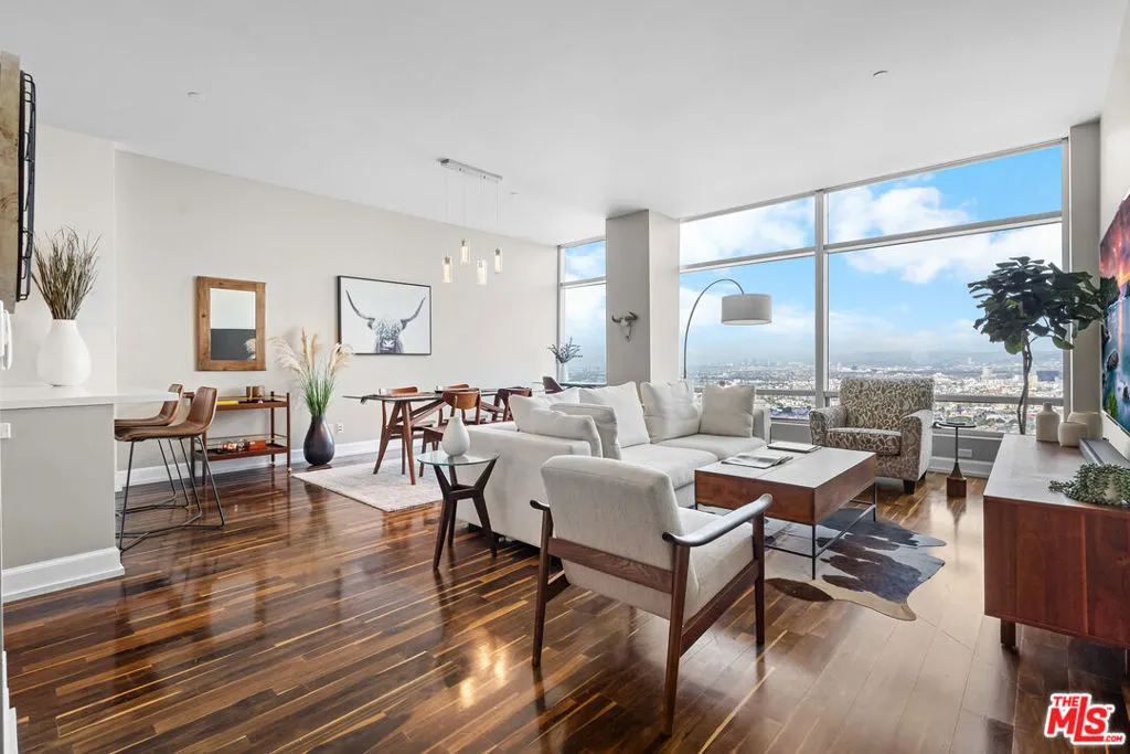 900 W Olympic Boulevard 40d, Los Angeles, California 90015, 2 Bedrooms Bedrooms, ,3 BathroomsBathrooms,Residential,For Sale,Olympic,25519855