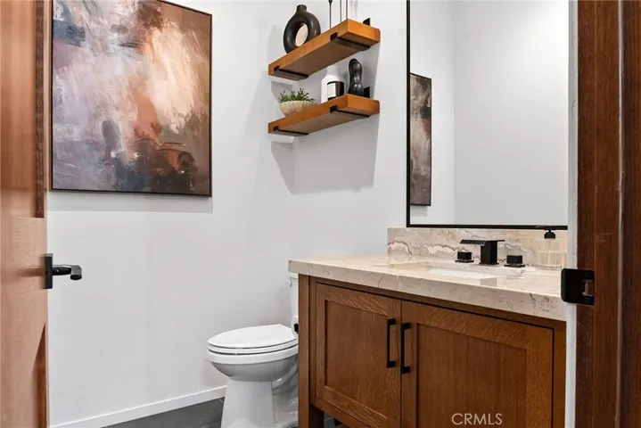 hall 1/2 bath