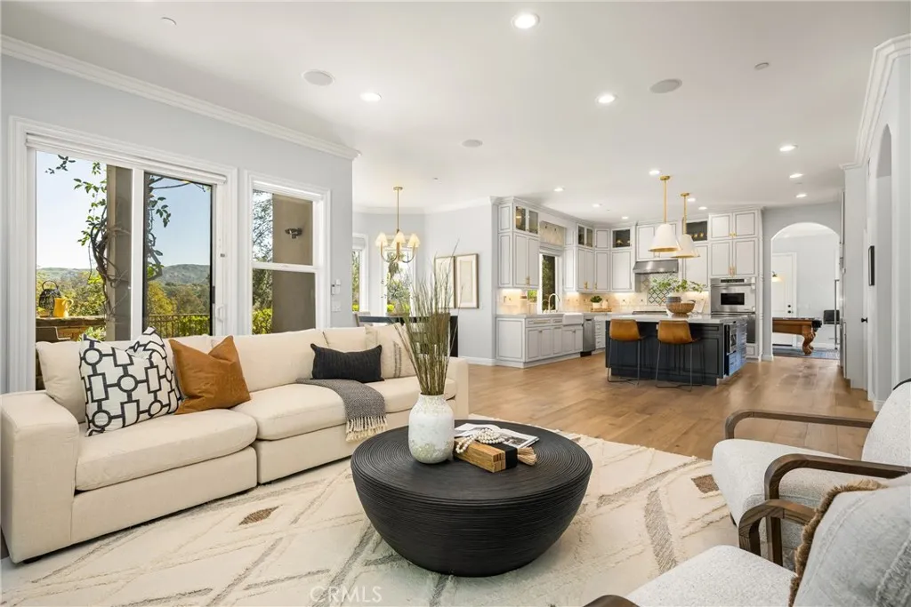 2107 Lemon Heights Drive, Santa Ana, California 92705 home-pic-29