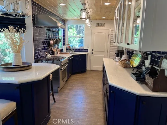 Breakfast Room & Kitchen