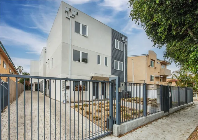 637 635 N Harvard Boulevard 637.33, Los Angeles, California 90004
