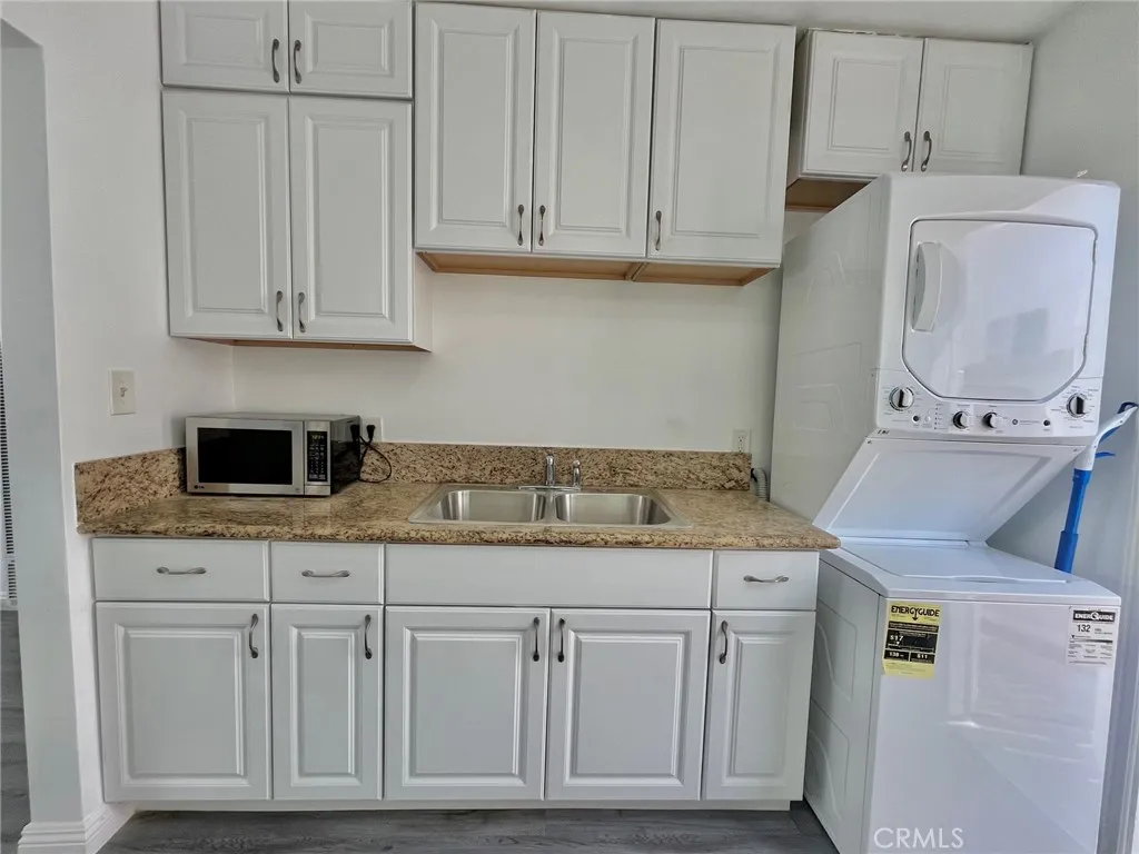 11634 Cedar Avenue, Hawthorne, California 90250 home-pic-11